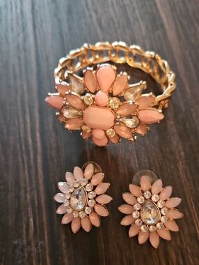 Gold-Tone Pink Floral Bracelet and Earrings Set - Costume Jewelry